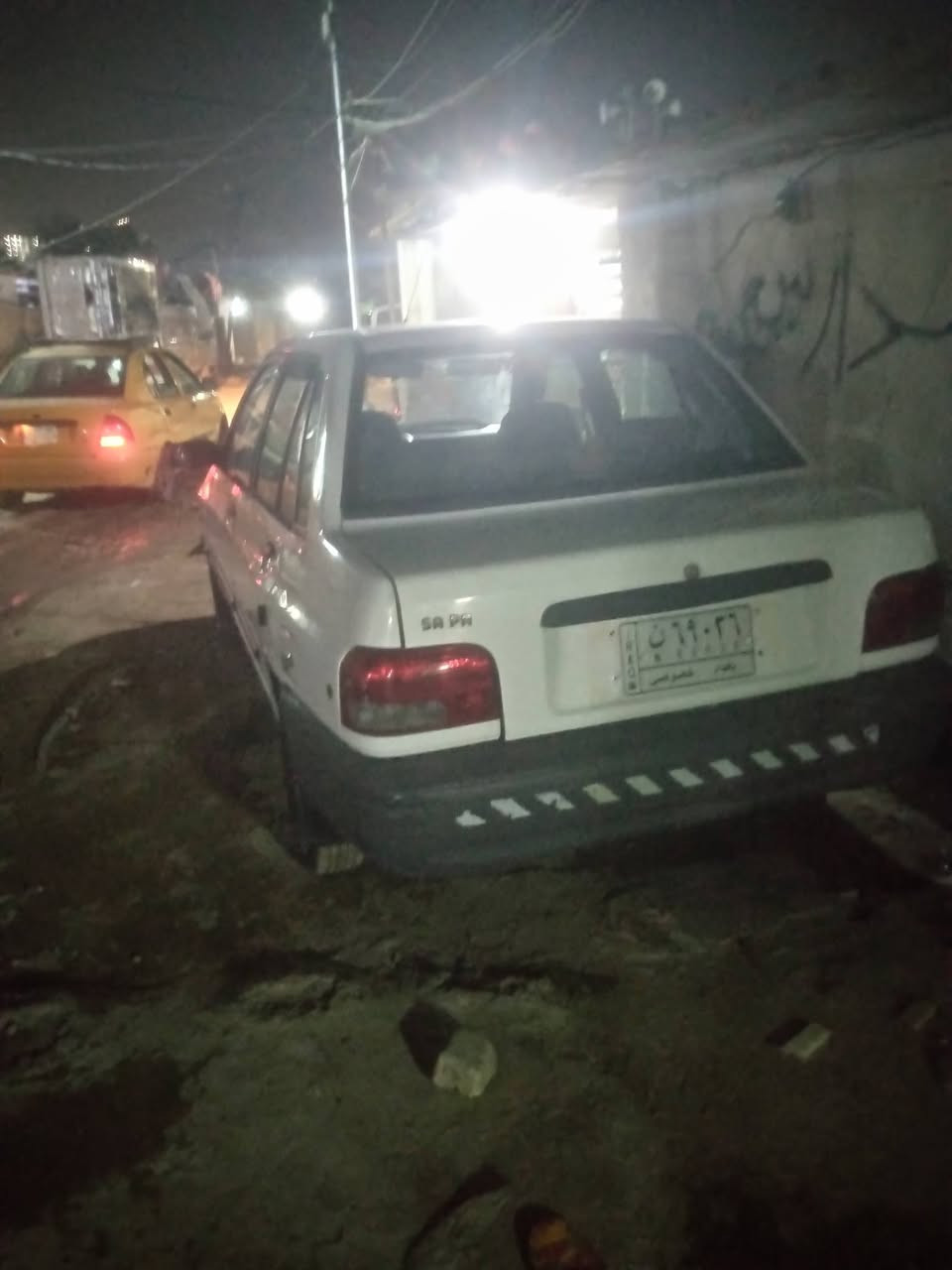 سلام عليكم سايبة موديل 2012 للبيع كير ومحرك مكفولات لا تبخير ولا تنقيص شواصي نضيفة جاملغات بيهة بس چاملغ سيارة خير من الله متحك راسك وراهة سياره مخذه بل قصد فك قصده ياله حول تريد سويلك وكاله عادي سويلك وكاله بين ما فك قصده  سعره 35وبيه مجال جدن بصيد هذه رقمي مكاني بغداد ***********
