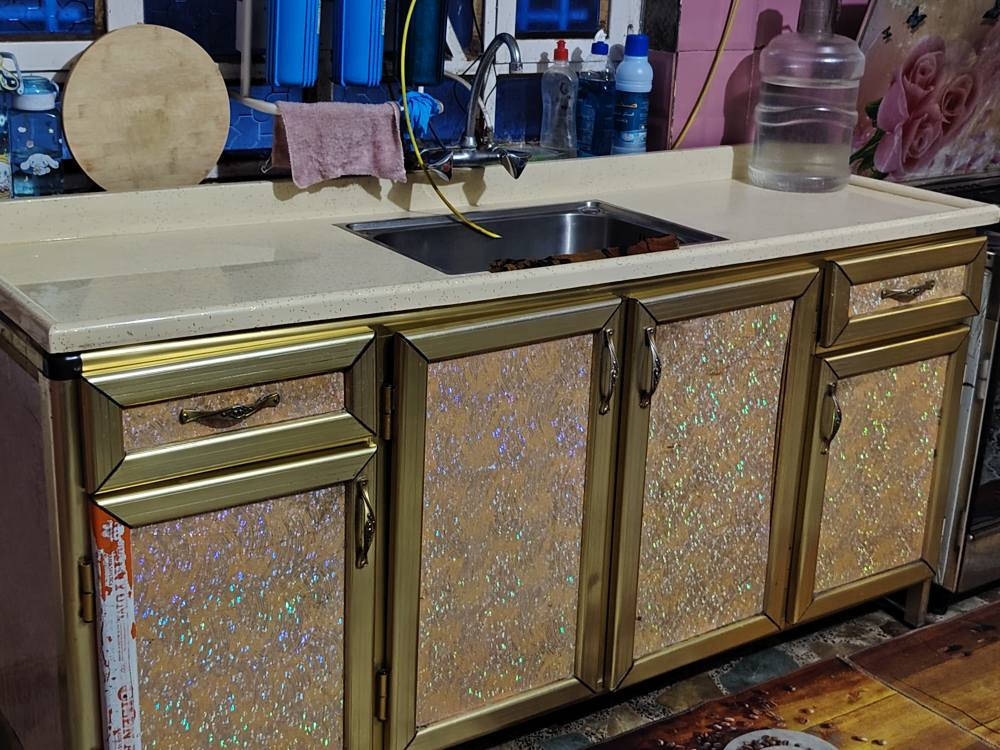 سلام عليكم كاونتر للبيع نضافه 100/100 الطول الكامل للكاونتر 3،10م  وطول الملحق الجداري 2،30م 
طول السنك 1,85م مع العلم السنك مرمر تفصال درجه اولى
السعر 500
مكاني ميسان
للاستفسار *********** عمارة, ميسان
