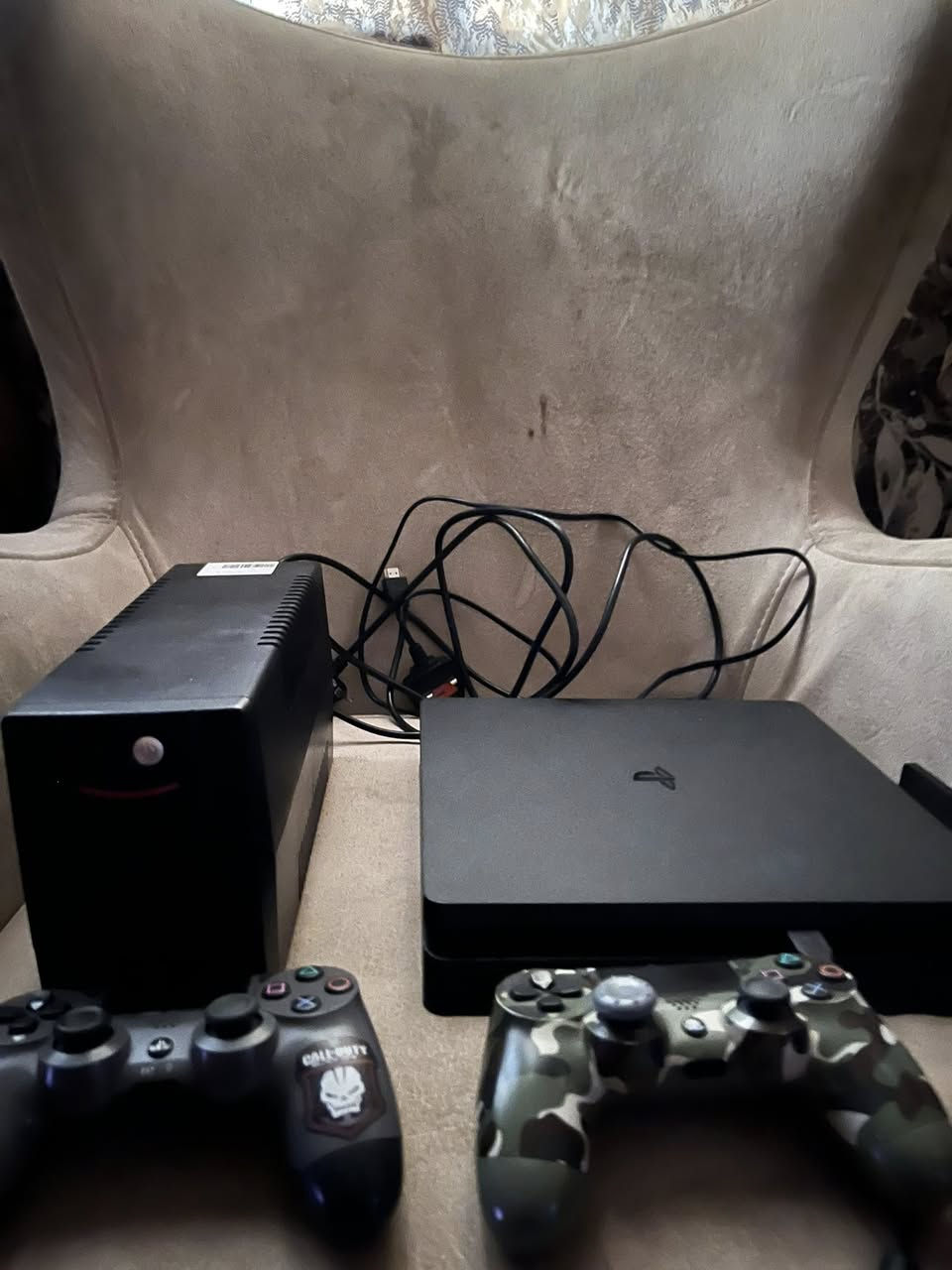 سلام عليكم بلي فور نوع سلم مهكر نظام 12 قرص شغال + يوبي اس جديد +جوستك اصليه + جوستك تجاريه + ألعاب + تومب رايدر + ذلاست اوف اس 2 + رزدنت ايفل 8 + pes2020 + جيتي اي 5 + مورتل كوم بات + جهاز ذاكرة 500g  ومثل مشوفون كلشي جاهز بس تشغل وتلعب والله شاهد جهاز كلش نضيف وممفتوح ابد سعر ٢٧٥ رقم 
لمكان بغداد الدوره شارع ابو طياره
لهاتف + ***********
***********
