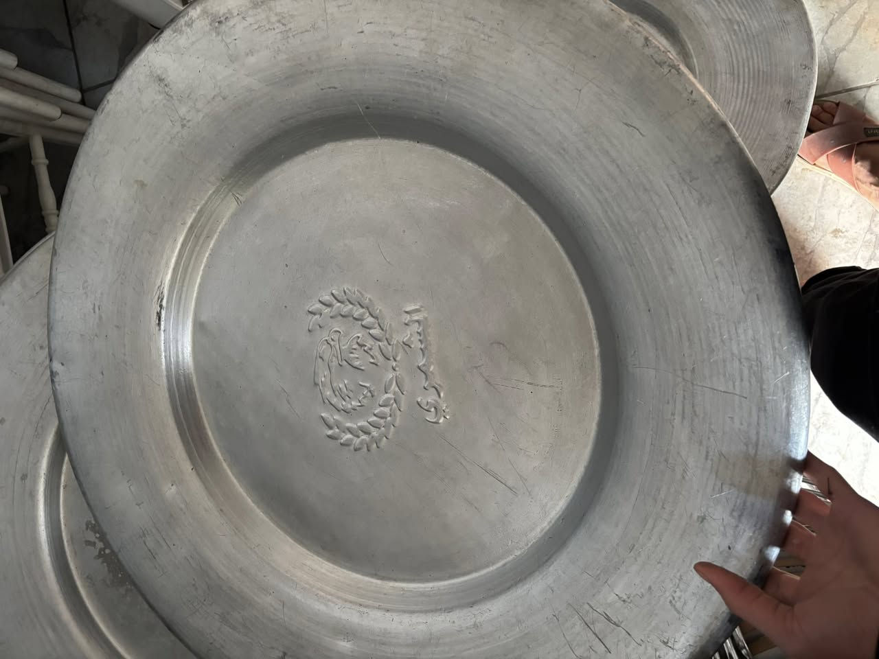 غراض محل تأجير كراسي للبيع 
الكراسي الصفر / العدد ٥٠٠ / سعر الكرسي ٤ 
طبلة بلاستك / العدد ٢٥٠ / سعر الطبلة ٢
الكرسي الابيض / العدد ٩٨ / سعر الكرسي ٨
الطبلة الخشب  / العدد ٧٢ / سعر الطبلة ٧ 
گدر ثقيل / العدد ٥ / سعر الگدر ١٣٠ 
الطباخ / العدد ٥ / سعر الطباخ ٣٠
المبردات / العدد ٤ / سعر المبردة ٣٠٠
الميز الطويل / العدد ٦٥ / سعر الميز ٤٠
مغسلة / العدد ٢ / سعر المغسلة ٦٠
بانيو ثقيل / العدد ٢ / سعر البانيو ١٠٠
المبزل ثقيل / العدد ١ / السعر ١٠٠
منسف الشمري الكبير/ العدد ٤٥ / سعر المنسف ٨٠٠٠
صواني نفرين / العدد ٧٥ / سعر الصينيه١٠٠٠ 
للحجز والاستفسار : ***********
***********
