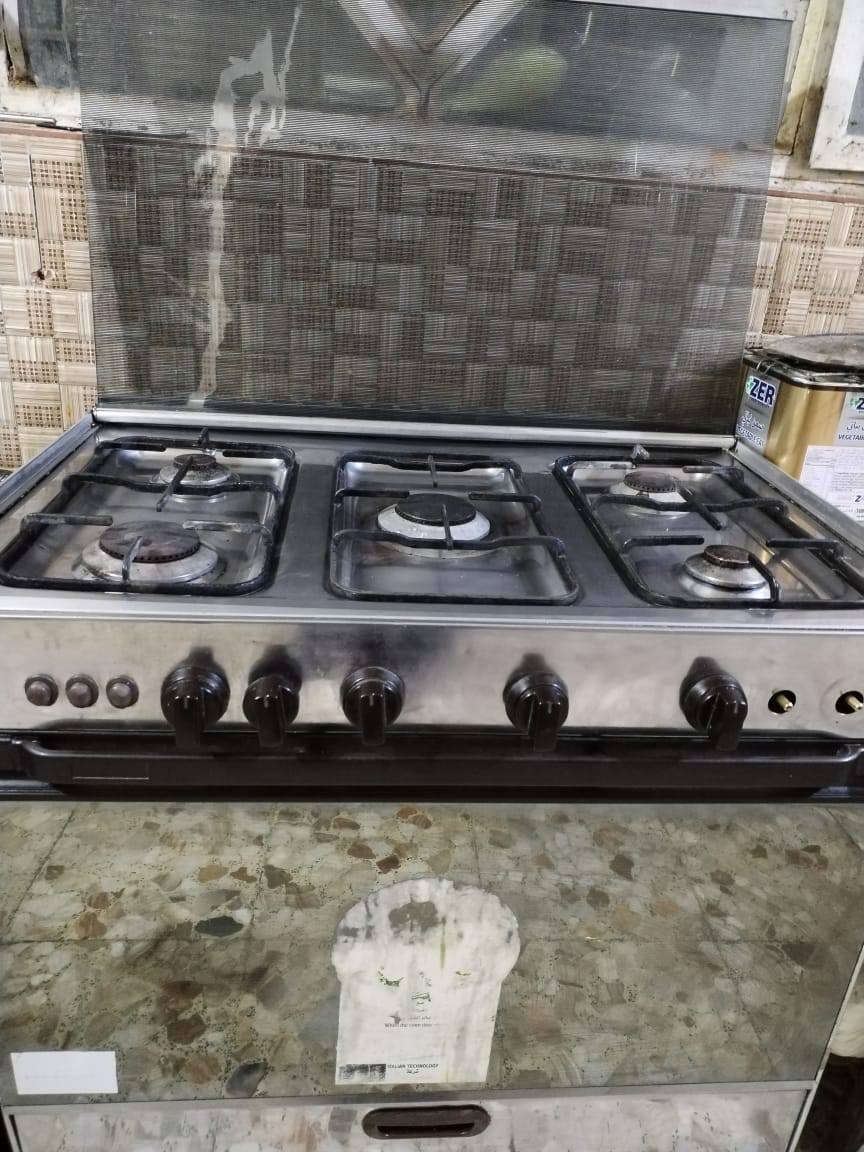 السلام عليكم طباخ للبيع كلشي يشتغل طبيعي تفحص وتشوف بعينك والفرن مالته هم يشتغل السعر 150 مع التوصيل واي استفسار هذا الرقم ***********
