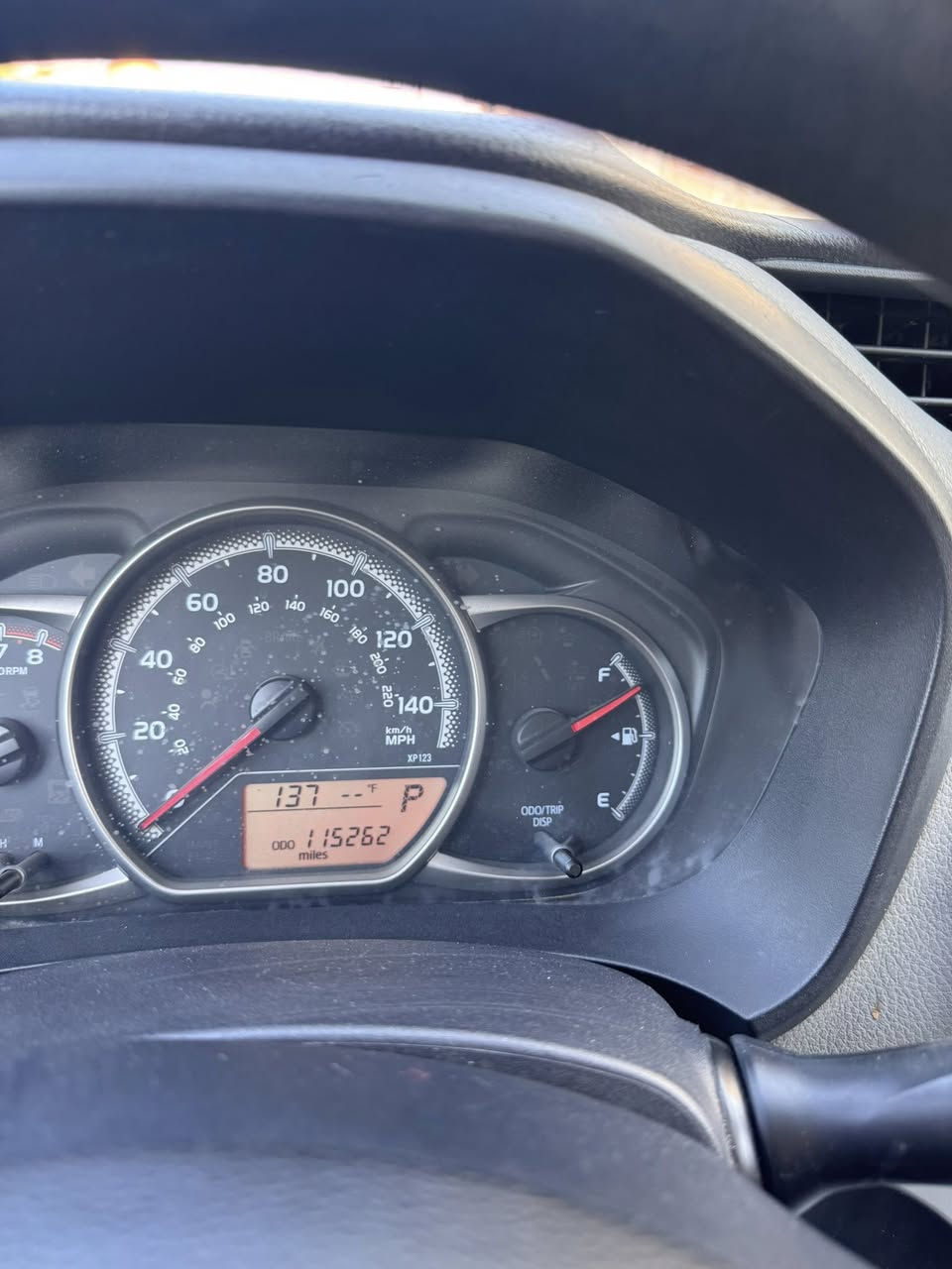 السلام عليكم يارس 2017 امريكي نظام eco
مكفوله من دواخل من الصبغ سياره نظيفه تحكم ستيرن قفل مركزي محرك نظيف يشتغل ع بانزين عادي تبريد ثلج تتدفئة شغال سياره مال بيت سنويا جديده هزه لي شهر5 يسقط بي بعض الخدوش بسيط بالباب سقف السياره مال حالوب شي بسيط
ضررها براس بوند فقط صوره ضرر مرفق بالمنشور كامل  السعر 112 وبي مجال بسيط 
مكاني الموصل الاتصال ***********
