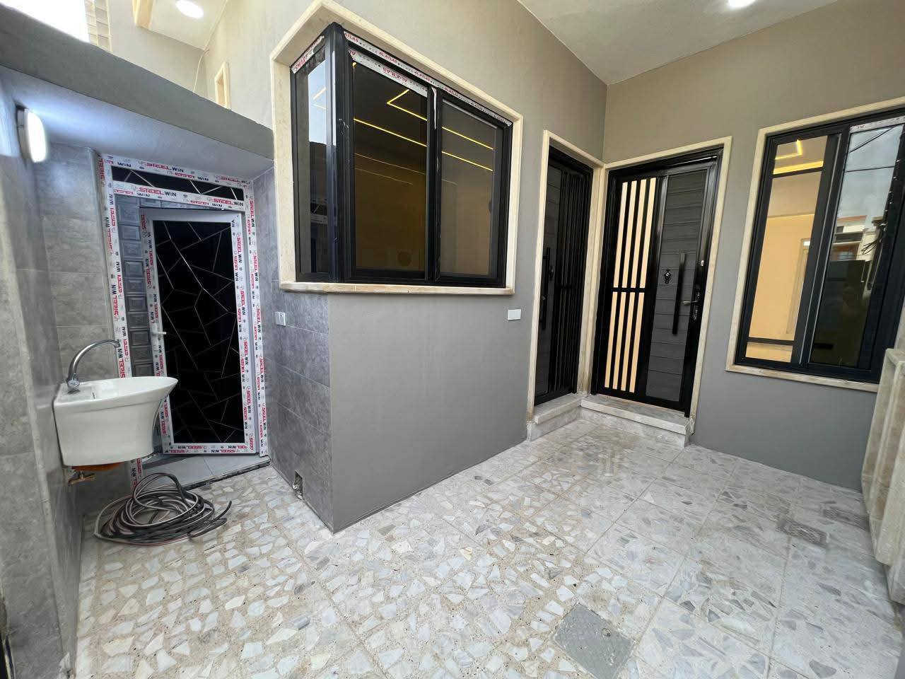 🏢 دار سكني       
📍 الموقع: حي السماح قرب مشروع الكهرباء 
📐 المساحة: 100 م² | واجهة: 5 م
🔹 طابق واحد (كراج واستقبال مطبخ صالة وغرفة نوم وصحيات 
📲 واتساب مباشر (مراسلة/اتصال):
👉 https://wa.me/9647731012644
📞 اتصال مباشر:
📞 tel:***********
📞 tel:***********
📞 tel:***********
مكتب عمار الهزاع لتجارة العقارات والبناء
حي السماح سايدين بانزيخانة المشاعل قرب جامع طه
