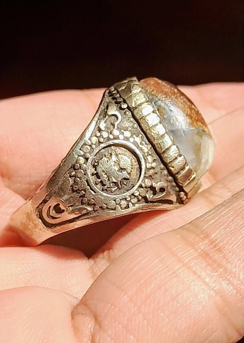 خاتم معدن غير لاقط للمغناطيس متوج بحجر عقيق عين الديب اليمني مقاس ٢٥ و الطلب او التواصل علي الخاص فقط ولا يوجد شحن ولا توصيل


**إذا كنت صاحب هذا الإعلان وتريد حذفه لأي سبب، رجاءا أرسل رسالة إلى الدعم الفني**