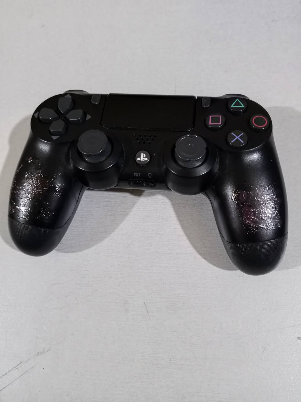 بلي ستيشن 4 سلم مستعمل  مع 6 اقراص نضيف جداً  لا مصلح ولا مفتوح وضمان بيه وسعره مناسب وبيه مجال للشراي متواجد واتساب ***********
مكاني محافظة البصرة
