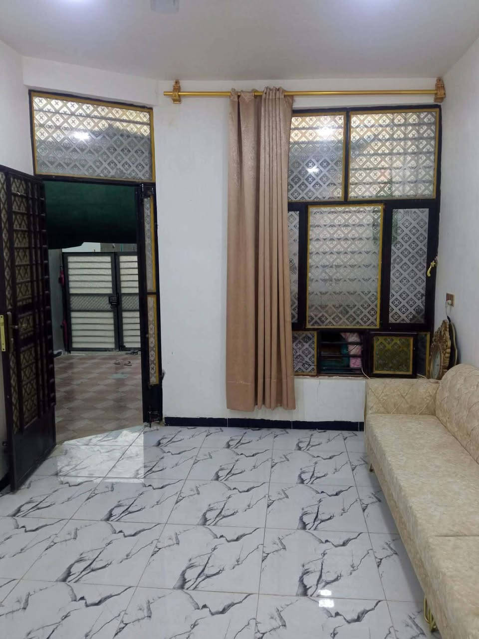 🏡 مشتمل للبيع 📍 الموقع: حي ذويب الأولى– خلف قاعة لافندر
▪️ المساحة: 120 م 
▪️ نوع العقار : سند 25 زراعي
▪️ متوفر جميع الخدمات (ماء – كهرباء – تبليط – مولد)
▪️ موقع مميز وسهل الوصول 
▪️ السعر 46 🔒
📞 للاستفسار اكثر : ‏‪***********
