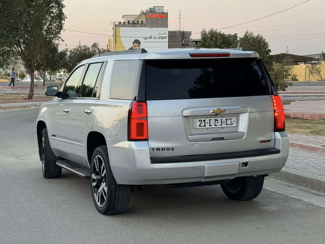 السلام عليكم
***********

للبيع شوفرليت تاهو RST محرك( 5300 ) 8 سلندر

ماشية 100 الف كم 
مواصفات السيارة 

بصمة تشغيل + تشغيل عن بعد

كامرة دوارة 

تحكمات ستيرن جهتين

كراسي كهرباء جلد 

كراسي تدفئة تبريد

كراسي خزن ميموري 

صندوق كهرباء 

شاشة كبيرة + قاصة 

سستم صوت BOSS
وبيها بعد هواي مواصفات ماذكرتهن 

السيارة بيها 4 قطع صبغ تخريب + سرقة 
بدون شواصي بدون دواخل 
كير مكينة مكفولات 
صدر امامي خلفي جديد 
السيارة جاهزة مابيها شي ترايها للبصرة
السعر 255 وبيها مجال 
مكان السيارة بغداد
