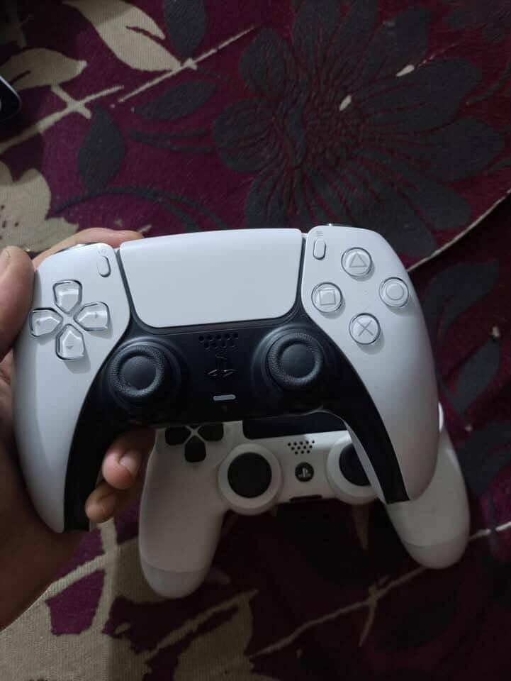 للبيع يد PS5 أصلية + يد PS4 أصلية
يد PS5 أصلية ومركب عليها Analog مغناطيسي (Hall Effect) يعني انسى الدرفت 
يد PS4 أصلية ونظيفة هم
الثنين نضيفات و بحالة ممتازة وشغالات 100%.
السعر 125 الف
الموقع: بغداد - الأمين الثانية.
رقمي: 0770329044


**إذا كنت صاحب هذا الإعلان وتريد حذفه لأي سبب، رجاءا أرسل رسالة إلى الدعم الفني**