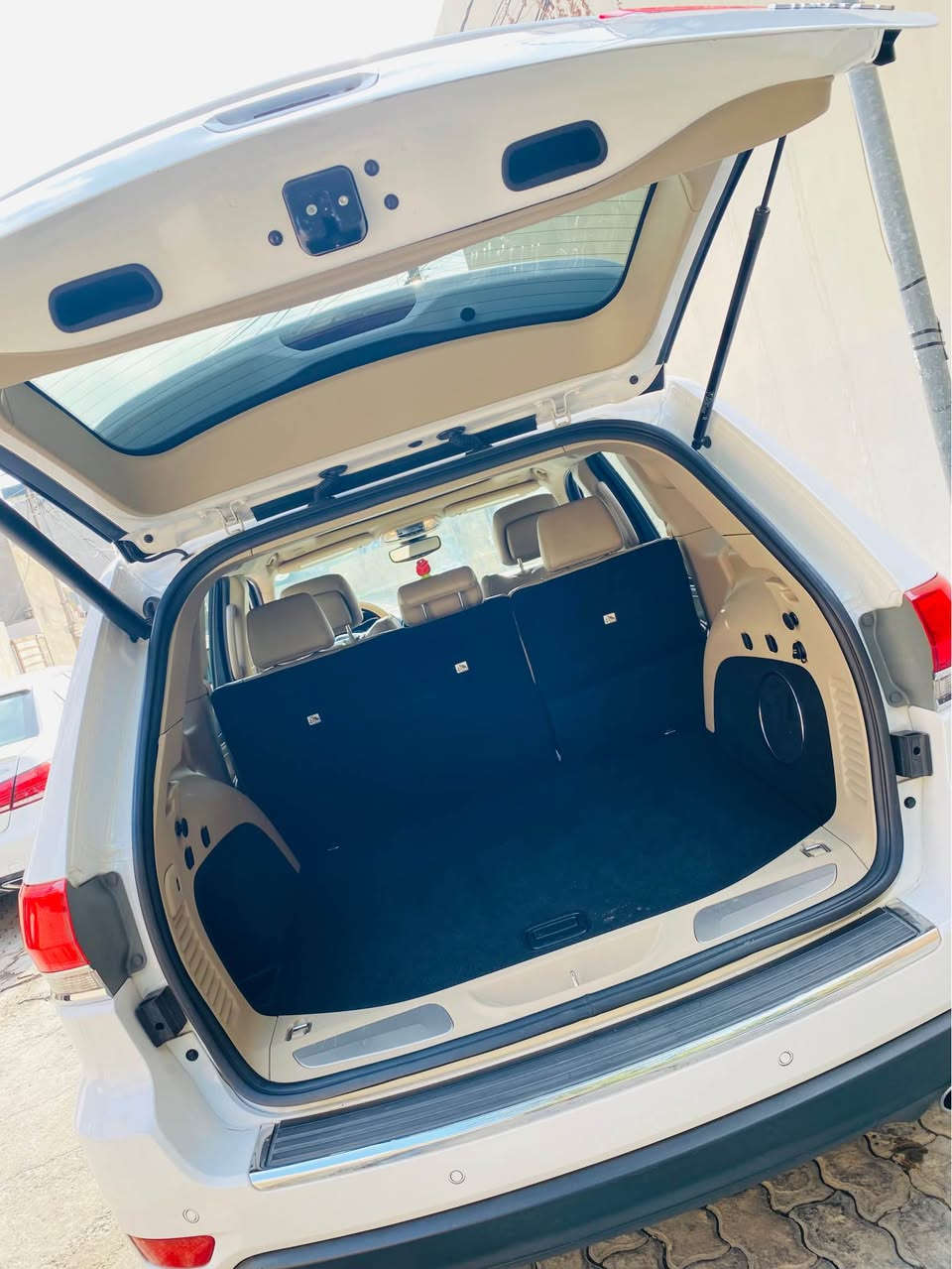 جيب لاريدو موديل 2019  
موصفات لمتدد فول فول 
سياره كلش نضيفه 

مكان /كركوك 
*********** كركوك, العراق
