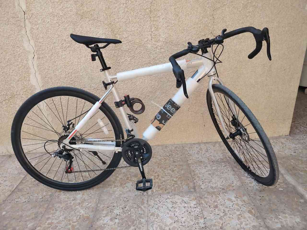 🚴 للبيع – دراجة هوائية HANAR Road Bike
السلام عليكم ورحمة الله وبركاته.
للبيع دراجة هانار (HANAR) رود بايك قياس 700C، بحالة ممتازة ونظيفة جداً، استخدام خفيف.
المواصفات:
إطار ألمنيوم خفيف.
مقود رود (Drop Bar).
فرامل ديسك أمامية وخلفية.
قياس الإطارات: 700C.
تبديلات أمامية وخلفية.
مناسبة للرياضة والمشاوير الطويلة.
📞 للاستفسار والمراسلة: ( الخاص)


**إذا كنت صاحب هذا الإعلان وتريد حذفه لأي سبب، رجاءا أرسل رسالة إلى الدعم الفني**