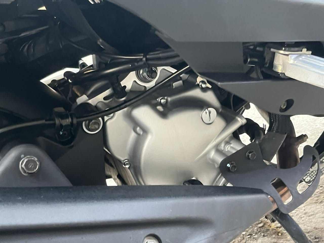 دراجة مرقمة للبيع
سيام SYM Joymax Z 
اللون اسود طافي 
محرك 300
ستاند حساس 
بريكات Aps الامامي والخلفي 
لايت زنون ابيض يخبل 
دواخل وخوارج الدراجة تخبل 
تحويل ثاني يوم بعد الشراء 
العنوان بغداد حي السلام الطوبجي
***********
