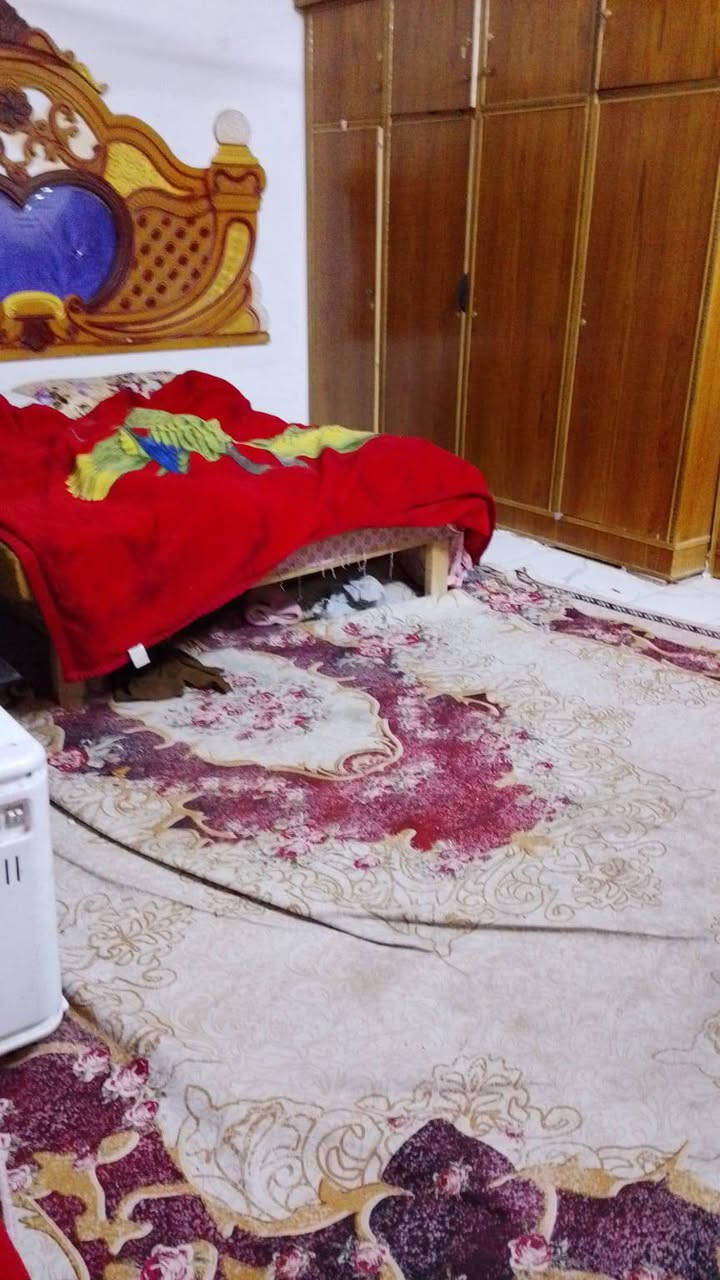 للبيع بيت بمساحة 100 متر مربع يتكون من
غرفة نوم 

صالة واسعة

غرفة استقبال

مطبخ

حمام
صحيات عدد (1)

 فقط. للاستفسار 
 التواصل خاص
رقم الهاتف ***********
