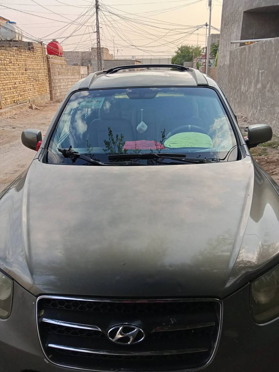 السلام عليكم سيارة سنتافي للبيع موديل 2009 وارد خليجي
مكينه 6 سلندر 2700 

تبريد 3 قطع 

سياره سبعه راكب 

حداديه جديده وتايرات جدد

رقم بغداد مميز سياره بأسمي مداور ثاني يوم

السياره مصبوغه حزام اثرجرد 

السعر مناسب جدآ  وبيها مجال حك جي 

***********راعي سياره

بي وتساب
