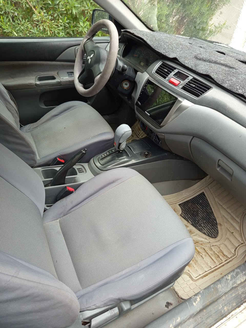 لا نسه ر 
٢٠٠٧ 
سه نه وى نوى 
ره قه م باريك 
گير و مه كينه به شه ر ت 
پا رچه كان بونيت سبوخ 
سحر ٧٩ و مه جاله كى كه م ز.م *********** أربيل, العراق
