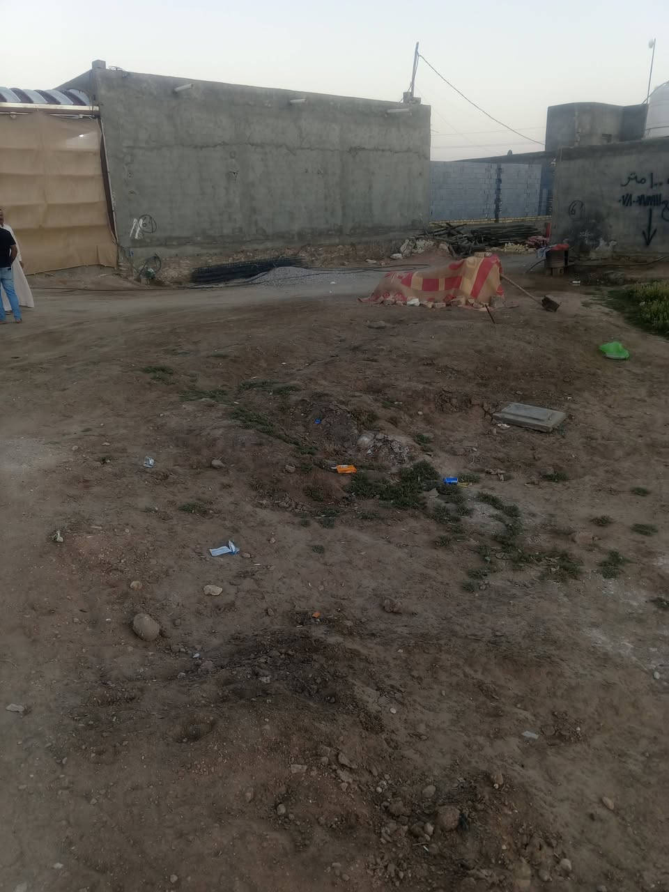 سلام عليكم قطعه ارض زراعي مساحه 100 متر ركن على شارع منطقة ال بوحجر قرب عمارة ام غيداء الاستفسار الاتصال على الرقم  ***********
