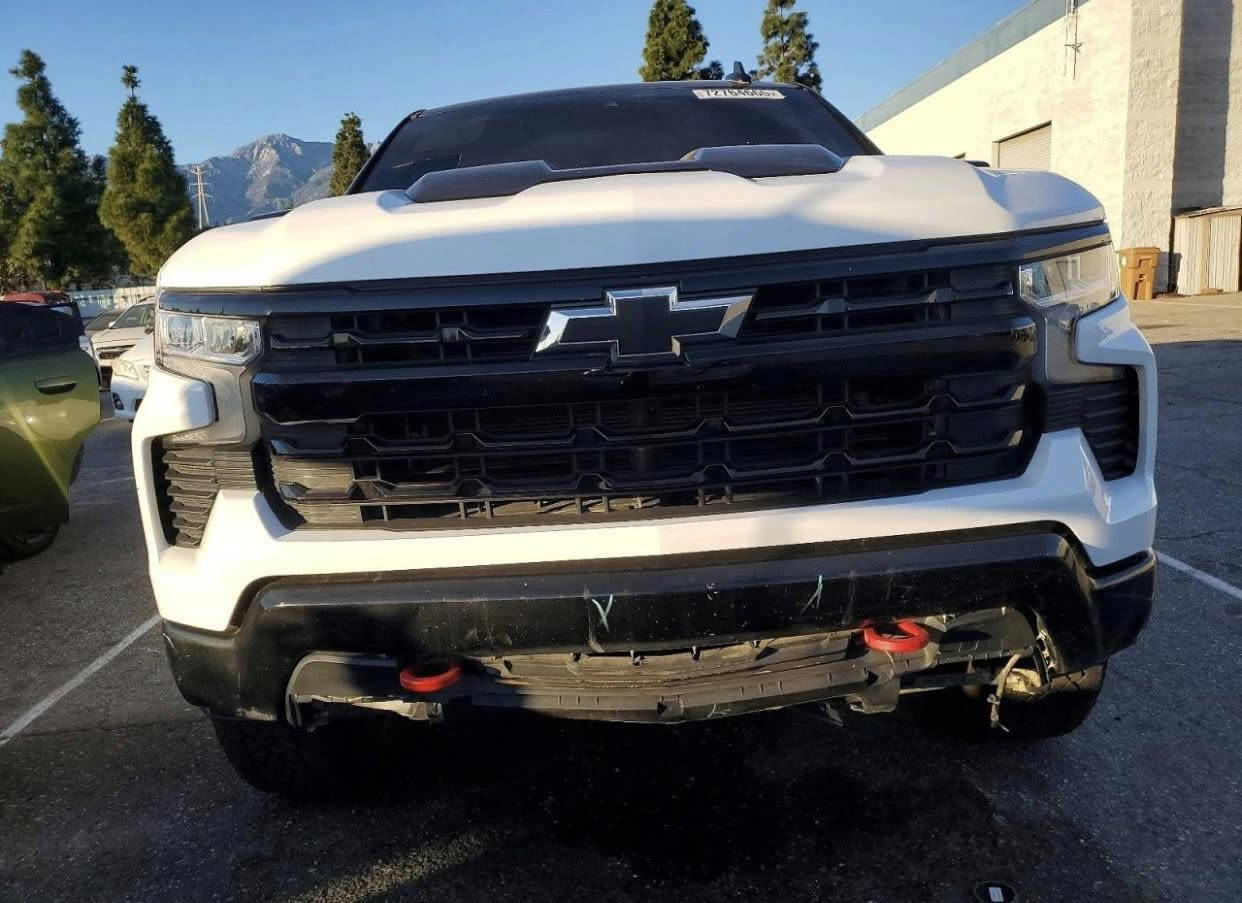 🔹السلام عليكم ..

🔹نوع السيارة …
‏♦️CHEVROLET - SILVERADO - LT TRAIL BOSS- 2025

♦️تاريخ المزايدة غداً الثلاثاء بعد السادسة مسائاً .
                     2026 - 3 - 17.  

♦️عداد المسافات - 28 الف ميل فقط .
♦️الاسطوانات - 8 سلندر .
♦️حجم المحرك - 5.3 .
♦️نضام الدفع 4X4 .
♦️الوقود - بانزين .

♦️الأضرار  :- حسب الصور المرفقة  ..

🔹للدخول الى المزاد او شراء سيارة
🔹او اي استفسار يرجى التواصل مع …

🔹شركة الناصر للمزادات وتجارة السيارات🔹

♦️ايهم الناصر - ***********

📍صلاح الدين - قضاء العلم - قرب البطاقة الوطنية📍
