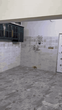 السلام عليكم بيت للبيع مساحه 150متر يحتوي طابقين الطابق الاول استقبال صحيات مطبخ غرفه نوم الطابق الثاني 3غرف نوم حولي صحيات بيتونه صطحين شتايكر بيت جديد الواجهه10نزال15 كراج طابو صرف سكني العنوان الزعفرانية دور الشرطه بالقرب من صوره الامام علي (ع) للاستفسار مكتب تبارك الرحمن 
***********
