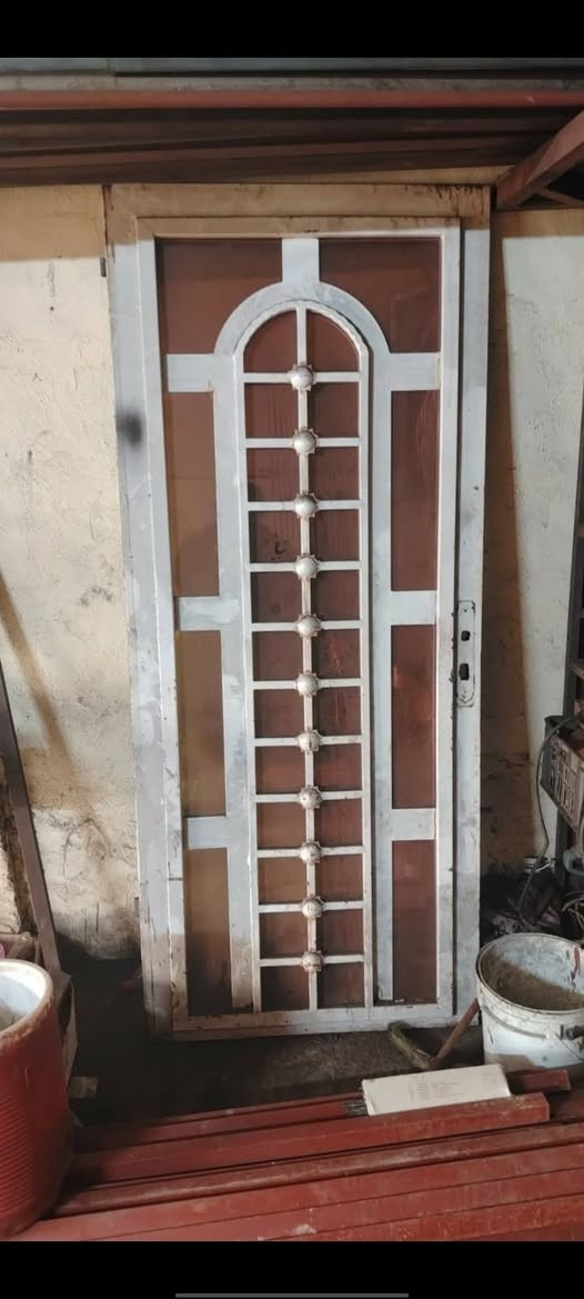 سلام عليكم شباب بيبان مستخدمات نضيفات عدد 4 
3 منهن شكل واحد وحده تختلف للبيع 

***********
