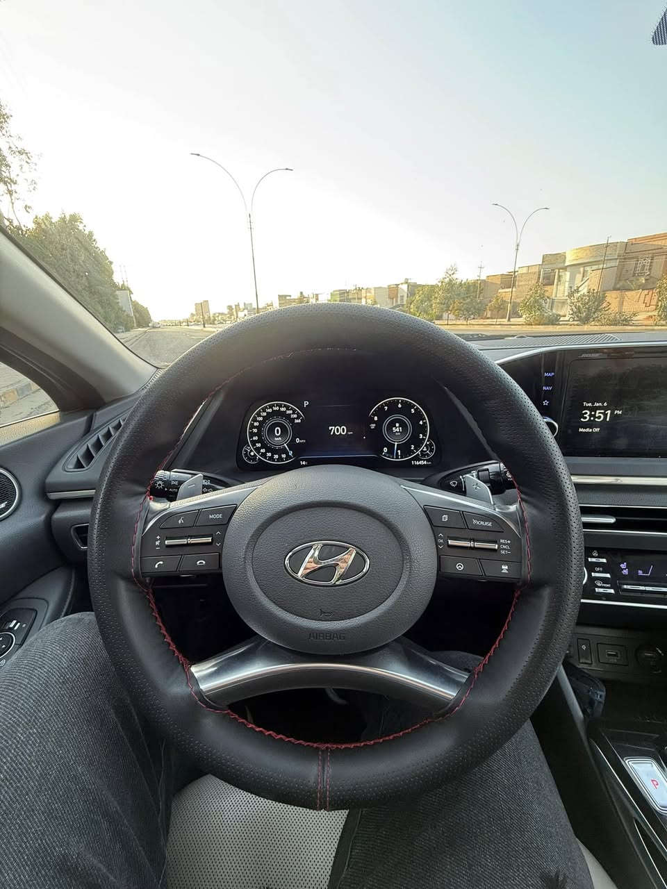 السلام عليكم ورحمة الله
‎#المركبة    : هيونداي سوناتاLIMITED2021 
الضرر : صبغ قبق الجنطه +البنيد كلير من امريكه بدون ايرباك 
‎#نكفل       : بدون ضرر شاصي 
#السعر.     :  180 ورقه مع المجال 

‎المواصفات
✅ هيونداي سوناتا LIMITED لون احمر 
✅ماشيه 116000 KM9
‎✅ محرك 1600 تيربو جارج 
‎✅ قمارة السيارة بانوراما 
‎✅ حساسات امامي وخلفي اصل 
‎✅ حساسات الاجتياز الجانبية 
‎✅ حساسات الانحراف عن المسار 
‎✅  نظام الكاميرات الاربعة برؤية 360 درجة 
‎✅ امكانية تحريك المركبة بالريموت 
‎✅ رادار امامي تفاعلي للتنبيه والبريك الذاتي 
‎✅ اشارات بالمرايا الجانبية 
‎✅ لايت زينون اصل عالي وواطئ مع حاجب LED
‎✅ بصمة باب وبصمة تشغيل وتشغيل عن بعد
‎✅ ويل كب لمتد حجم 19 مع طقم تاير بحالة ممتازة 
‎✅ غرفة السيارة جلد ابيض اصل 
‎✅ تحكم كهربائي متكامل لمقاعد المقدمة 
‎✅ المقاعد الامامية تدفئة وتبريد مقعد
‎✅ تحكم ستيرن جهتين متكامل الايعازات مع الرادار
‎✅ شفتات ستيرن للتحكم بالكير العادي
‎✅ شاشة دشبول كبيرة متكاملة الايعازات 
‎✅ تبريد المركبة قطعتين امامي وخلفي 
‎✅ شاحن موبايل وايرلس مع منافذ USB,AUX
‎✅ نكفل الشاصي والغرق
مكان السياره النجف الاشرف 
للاستفسار ***********
