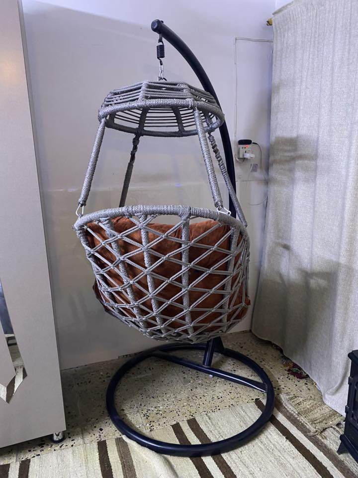 مرجوحة عش العصفور جديدة وجداً نظيفة  ماكو اي خللل بيها  سعر 120 وبيها مجال رقم واتساب ***********
