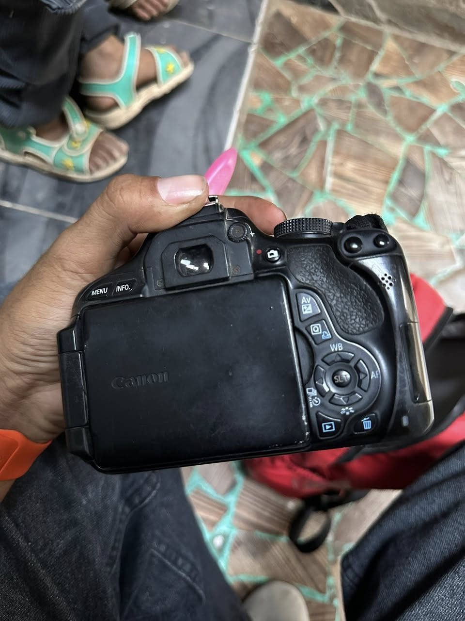 كانون 600D للبدال بكانون 700D  الكاميره شطر 50 الحاله موضحه فالصوره ومعها حزام ومعها فلاش 650 للبدال ب ٧٠٠ مش للبيع حته لو شطر عالي او مع دفع الفرق وحاله كويسه


**إذا كنت صاحب هذا الإعلان وتريد حذفه لأي سبب، رجاءا أرسل رسالة إلى الدعم الفني**