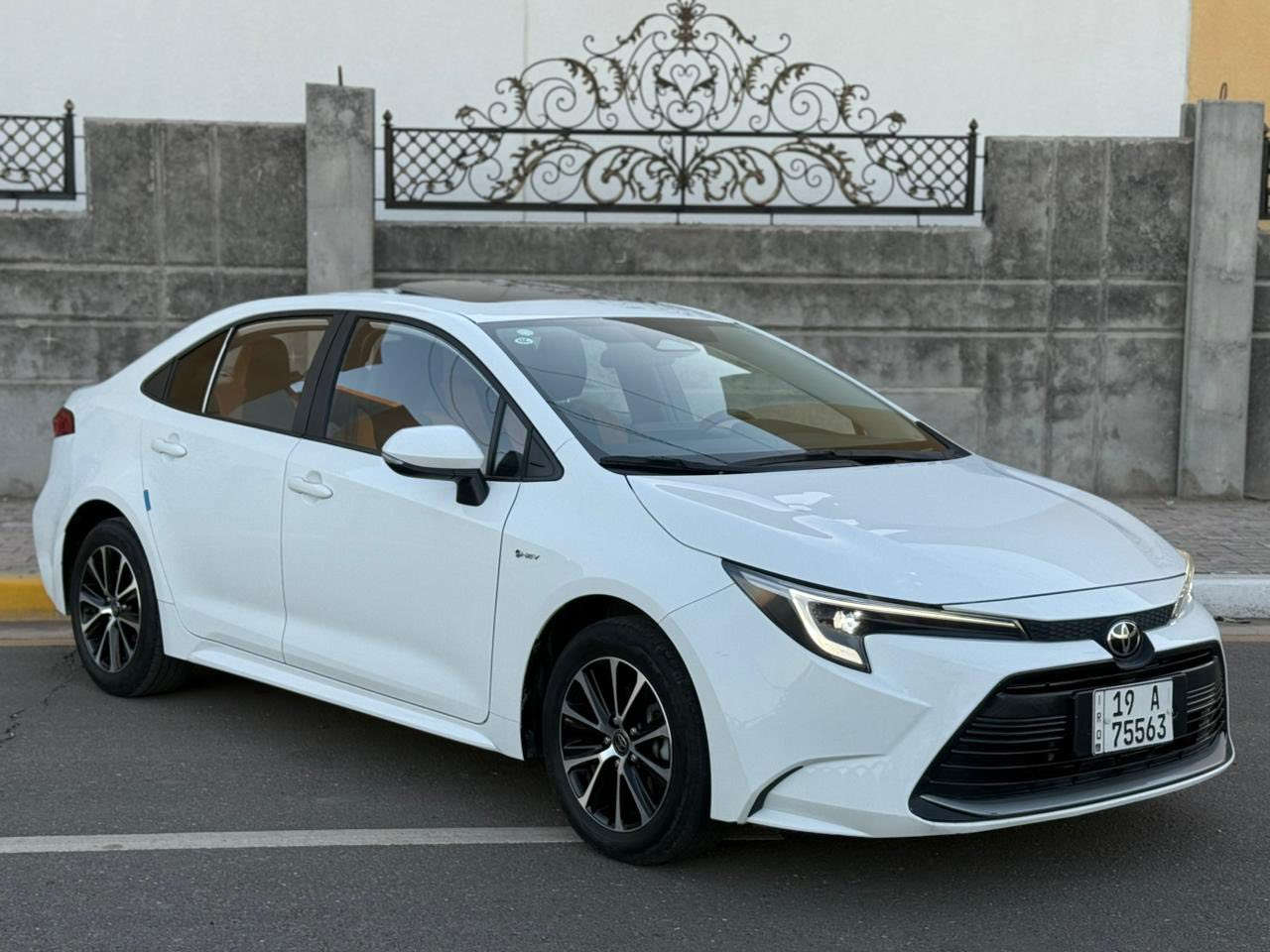 تيوتا كورلا هايبرد 2024 كفاله عامه
رقم كربلاء تحويل مباشر 
عداد المسافه : 15 الف km
حجم المحرك : 4 سلندر 1800 هايبرد 
المواصفات .. 
بصمة تشغيل وابواب - فتحة سقف
رادار امامي مانع تصادم 
مقاعد جلد - هاند بريك كهرباء - اوتو هولد
ويل كب - اشاير مري - لايت وحاجب زينون
تبريد قطعتين - شاشه كار بلي - كرسي كهرباء 
مكان السيارة كربلاء 
***********
(( السعر 150 ورقه ))
