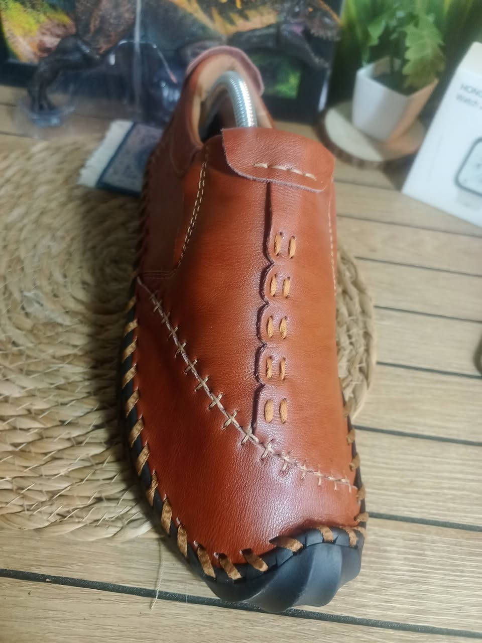 الحذاء هو حذاء رجالي كاجوال من الجلد يتميز بتصميم بدون أربطة (Loafer) مع خياطة يدوية بارزة.

قياس 45
 السعر 10 الف


**إذا كنت صاحب هذا الإعلان وتريد حذفه لأي سبب، رجاءا أرسل رسالة إلى الدعم الفني**