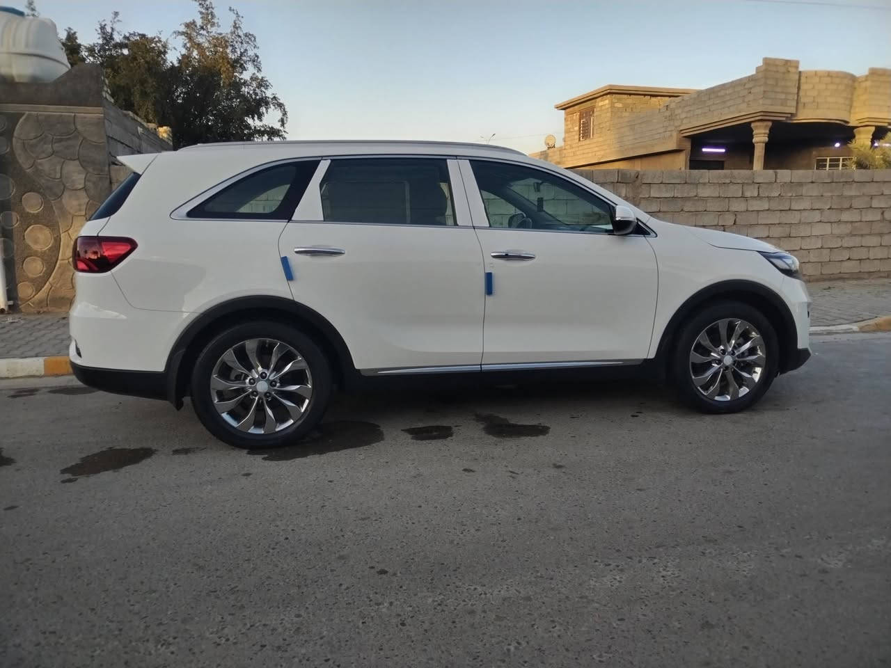 سياره سورنتو ٢٠٢٠  سياره خليجي فول مواصفات بصمه تشغيل وبصمة أبواب بصمة جنطه محرك ٣٥٠٠ سته سلندر كشنات كهربائيه داخل لونين سبعه راكب ثلاث قطع تبرد تحكم أستيرن جهتين كامره خلفيه شاشه كبيره حساس خلفي وامامي ثلاث وضعيات قياده سبورت نيموري درايفر تدعم نضام أيكو سياره مكفوله كفاله عامه من صبغ والضربه والفتح سيار وكاله تخم تاير سبير بعد ما نازل رقم بغداد دولي هزه جديده رقم الهاتف *********** سياره موجوده في بغداد سياره على وضع الشركه سياره ماشيه ٦٣ حقيقي
