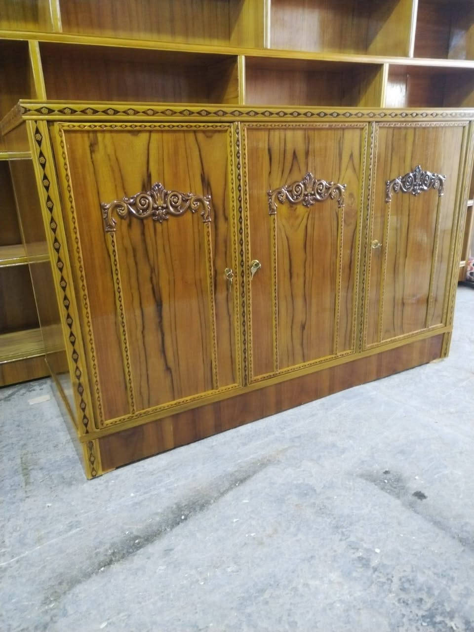 كنتور ثلاثه ابواب 
كنتور بابان
 بوفيه ثلاثه ابواب 
بوفيه اربع ابواب
للبيع جديد واسعار جدا مناسبه للاستفسار مراسله الصفحه او الاتصال على الارقام التاليه 
***********
***********
