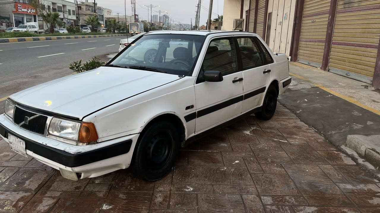 السلام عليكم سياره فالفو حجم  460 
رقم الماني بسمي شرط التحويل  ٢٩ كابون بازين شغال 
الكهربية كلها شغاله قفل مركزي سلايت جمات كهرب 
الكير شرط المحرك بديت نفخ السياره بدون صبغ وضع شركه سعرها ٢٠ وبيها مجال بسيط 
***********
