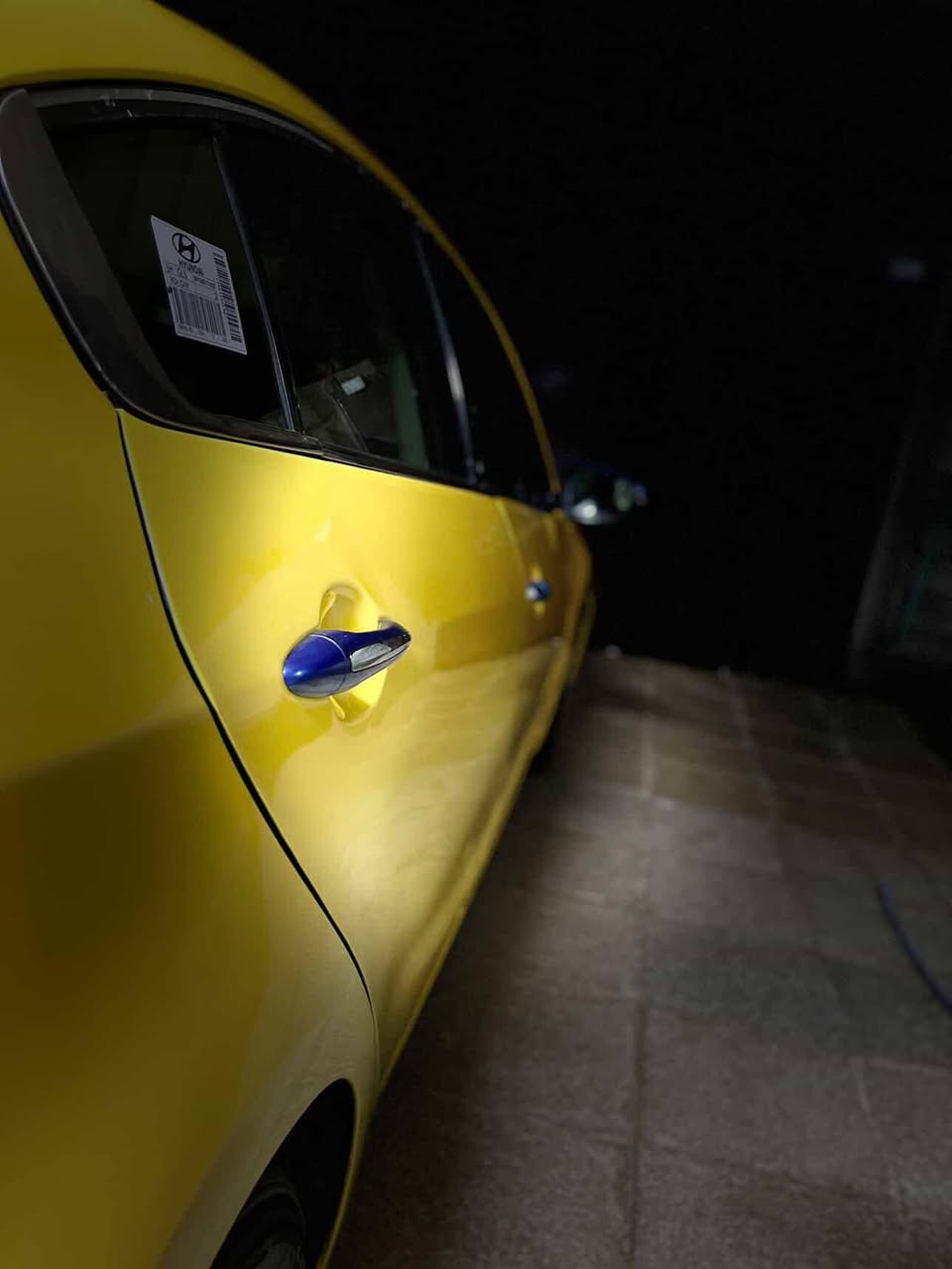 سلام عليكم
كيا فورتي موديل 2014 
السياره نص فول
 تحكمات ستيرن 
و مري شفط 
و اشاير بل مري 
وتدفئه وتبريد فقط نقص غاز  بيها
.كير مشدود مال حاويه وعل ضمان محرك نضام طاحونه خير من الله السياره لكن عوزها طوبات  جهه  اليسار بسبب الرفع الزائد للسياره من بدلت الكير طكن الصدر جديد بل كامل من المشط للدبل  للباقي قبل شهرين بدلته  وعوزها مجاول لان بدايه خربطه بيهه ما فاحصها تخمين فقط 
 تصليحات وبدل جاملغ اليسار و بنيد ودعامية بيهه لحيم شاصي طاك من جهه  الباتري بسبب الحادث لكن شي كلش بسيط 
الباقي كله رقم واحد فقط جاملغ ايمن مفتوح راجع عل بارد  مثل ما وضحه  بل صور
 وحادثها مقارب للصوره الموجوده 

ؤكلشي بل سياره كتبته رجائا اليتصل لا يكول شبيهه مابيها البيها كدامك
 كتابه وصوره 
السيارة بسمي المالك الشرعي الها 
هيئه مطلوبه 9 الاف وغرامه 200 الف 
العنوان مدينة الصدر 
السعر 95 وقابل للتفاوض ان شاء الله
الرقم ***********
