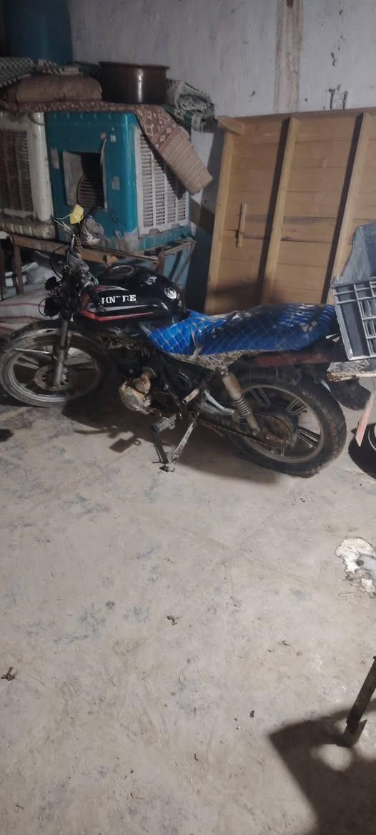 بانده ٢٠١٤ نضيفه بدون رقم *********** مكاني سياحي ابو خميس
