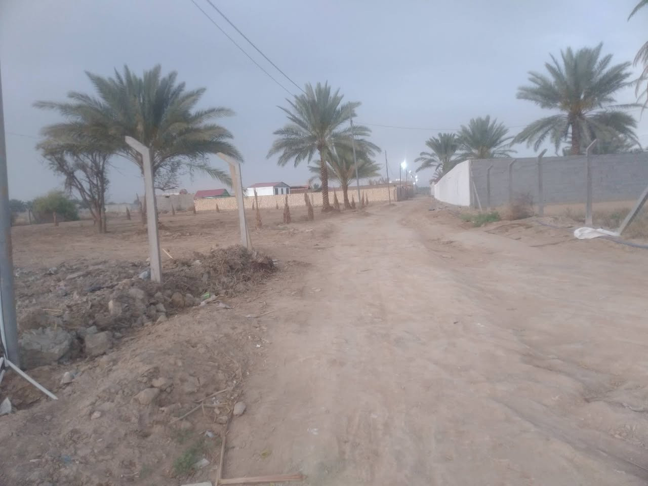 توجد قطعه ٣٠٠م ركن طابو سند٢٥ إقرار محكمه على طريق بغداد كربلاء تدخل داخل الشارع الفرعي ٩٠٠م مدفونه ومسيجه السعر ٣٣مليون ..***********للبيع
