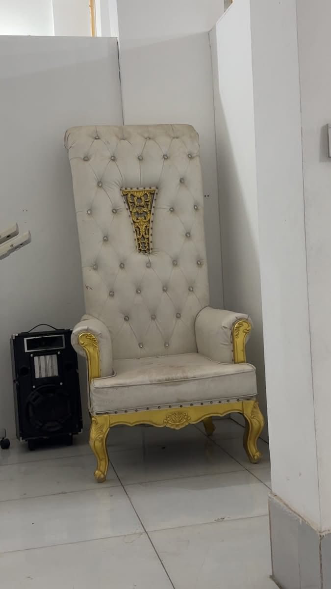 غراض للبيع نضيفات
ملكانات عدد 2 سعرهم 50 الف

كرسي ملكي سعر 100 الف

برده سحب صورة حلاق 15 الف 

تخم 10 مقاعد سعر 150 الف 

رف وجرارت 100 الف 

الغراض كلش نضيفه بس متروكه 

الي يريدهم يدخلي خاص


**إذا كنت صاحب هذا الإعلان وتريد حذفه لأي سبب، رجاءا أرسل رسالة إلى الدعم الفني**