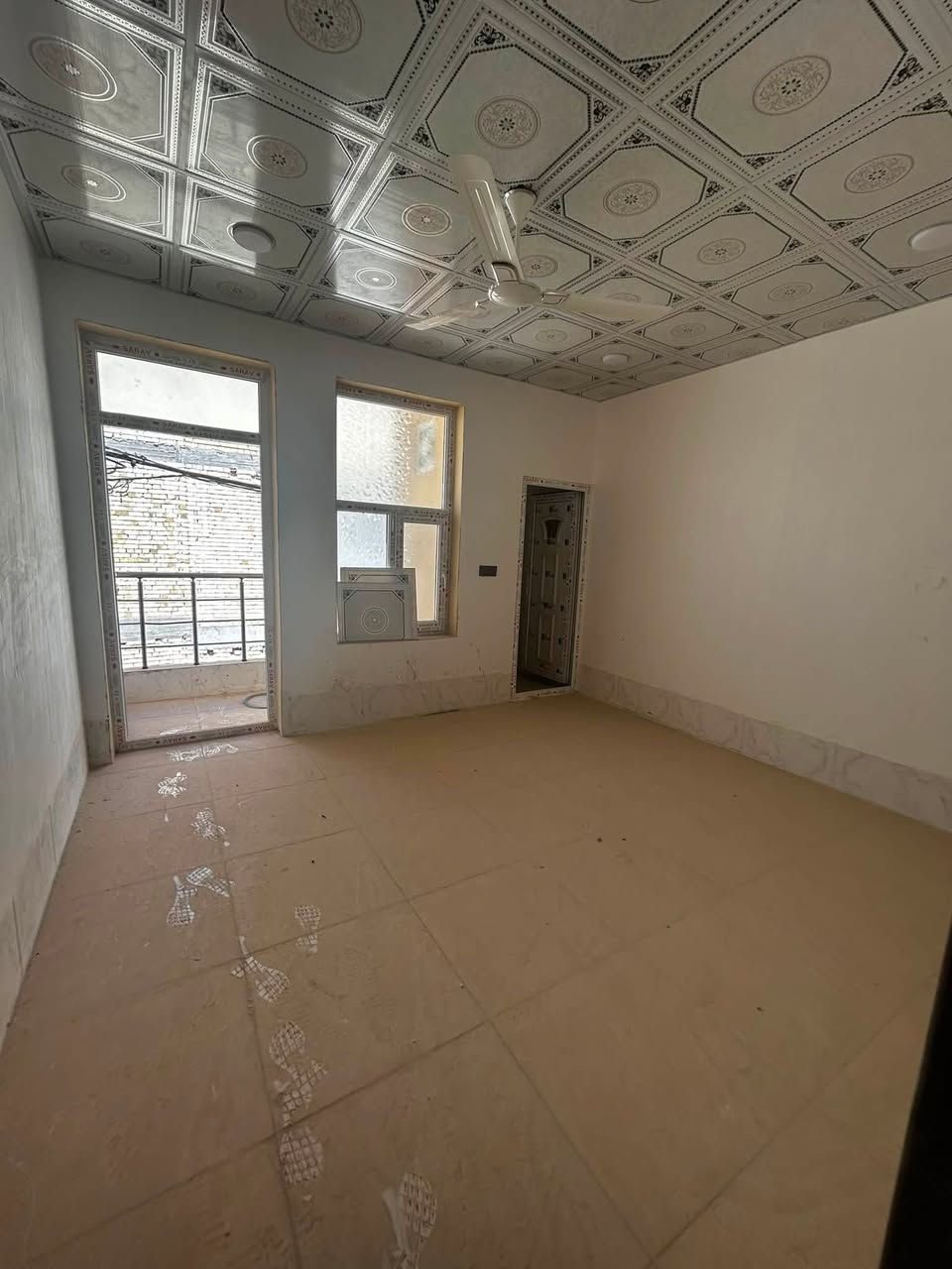 🏡دار للبيع
📍 البوبيات عامود 31
📏 المساحة: 52 متر
🚪 الواجهة: 4 ونص متر
📐 النزّال: 11.75 متر
🛣️ عرض الشارع: 8 متر  يبعد 50 متر عن الشارع العام
📝 التفاصيل: زراعي ، سند 25
يحتوي على (غرفتين نوم +وصاله + واستقبال +ومطبخ +وصحيات عدد 2
📞للاتصال ..***********
