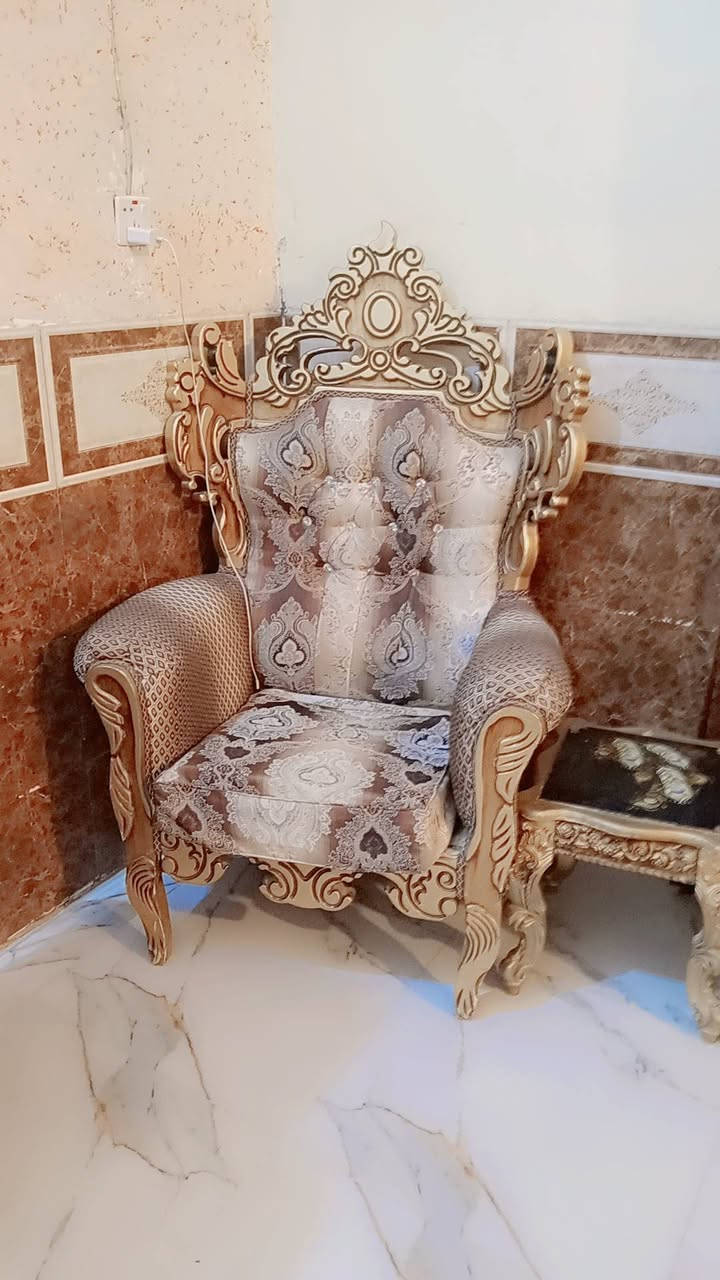السلام عليكم
تخم 10مقاعد
خمس قطع شراي خل يتصل ***********
السعر 300مع مجال  مستعجل ع بيعته
