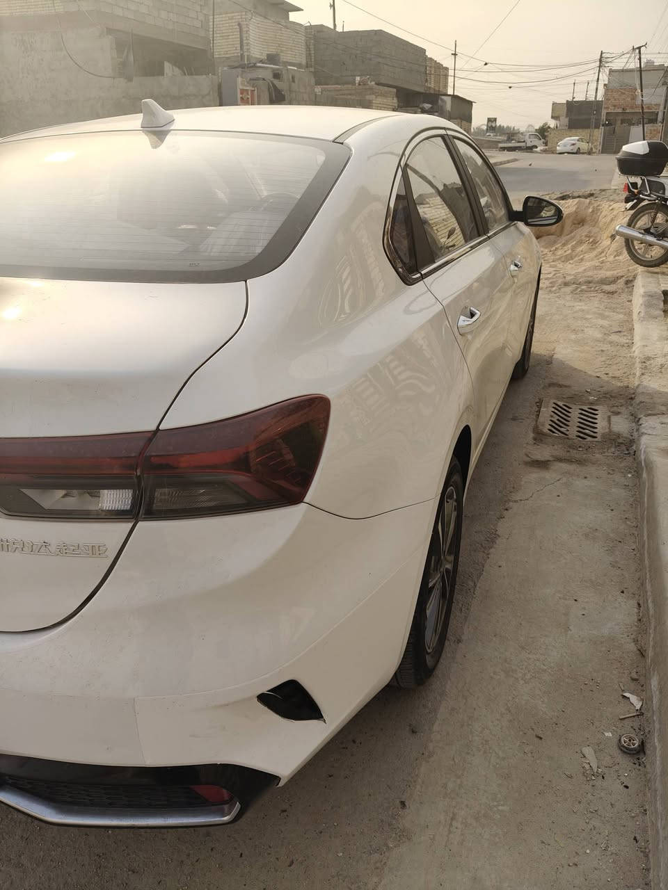 السلام عليكم k3
موديل 22 تجميع الصين 
معروفة موصفاتها 
بيه باب السايق مفتوح 
ماشية 30 الف 
رقم اربيل بسمي 
هزة وبراد بعدهن مصاقطات كبل تروح المرور 
السعر 138 وبيه مجال 
مكاني بغداد الشعب 
الاستفسار ***********
