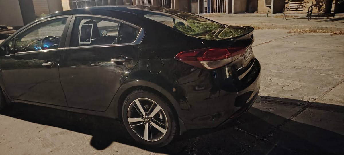 سلام عليكم سيراتو لللبيع ٢٠١٧للبيع خليجيه مواصفات ايرانيه فول ١/١
فتحة
بصمه
محرك٢٠٠٠دوش
كرسي كهرباء 
مقعد السائق ذاكره
رادار
جلد بلادي
تدفئة تبريد الكشنات الاماميه
تدفئة المقعد الخلفي
تدفئة الشاشه مناخ منفصل
قطعتين تبريد
تحكمات مقود
شاشه ديجيتال
كامره
مرائاة اوتو ترحيب
ويل ١٧كروم
حساس امامي خلفي
لد امامي خلفي
لايت زنون
١٠ايرباك
يدات نيكل
مانع انزلاق
نضامadc
شفتات مقود
كروس سرعة
صندوق ذكي
ارضيه جلد
باقي السيارات معروفة
مرفق مع الصور السونار 
السعر 130 وبيها مجال 
***********
