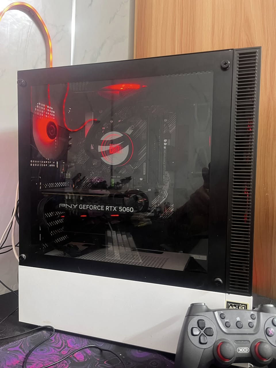 Pc نضيف  اخو الجديد مامستعمل هواي وكاراتينه كلها موجوده ابيع شلعه كامله
شاشه 180hz
ويا كيبورد رد دراكون 
وسماعات محيطيه 
سماعات خارجيه 
مايك مرتب صوته واضح
Ups online 1kv 
ماوس dl 
يده جوكر ترهم حته للتلفون 
ماوس باد نضيف وعندي بعد واحد ثاني 
اخذت الواحد ب١٥ 
باقي مواصفات الpc موضحه الكم بل صور 
ابيع شلعه كامله مثل ماكلت 
راسلني فيس 
او واتساب ***********
