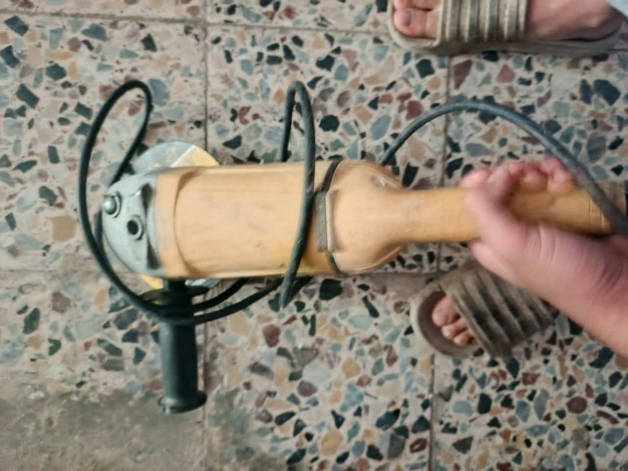 شغالة ع فحص ما داخلة تصليح
سعرا 30 الاف الكبيرا مكاني بغداد شعب ***********
