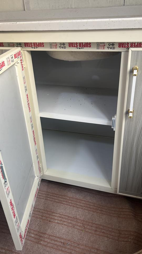 كنتور مطبخ جديد مامستعمل متر ونص المكان الزبير السعر 400 (***********
