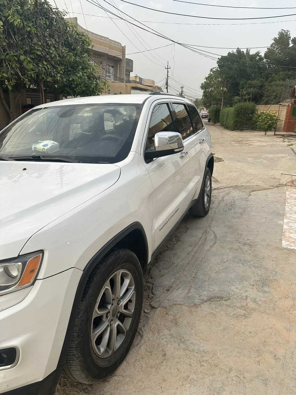 جيب لمتد٢٠١٥امريكي كلين داخلة  هنا صار بيها تبديل قطعتين بلاد جاملغ بنيد بدون دواخل وارباك  ماشية ١٣٠مايل سليمانية باسمي 
السيارة فول عدة الفتحة والشاشة
سعرها 190$
***********
