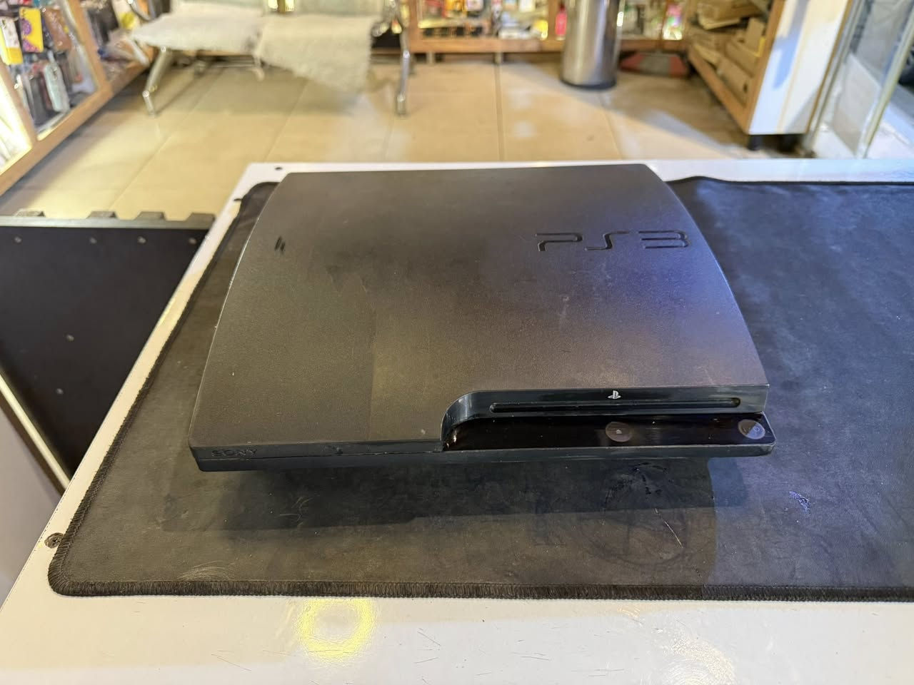 PlayStation 3 slim 
٢ جوستك 
سعر ٨٠ الف فقط 
***********
