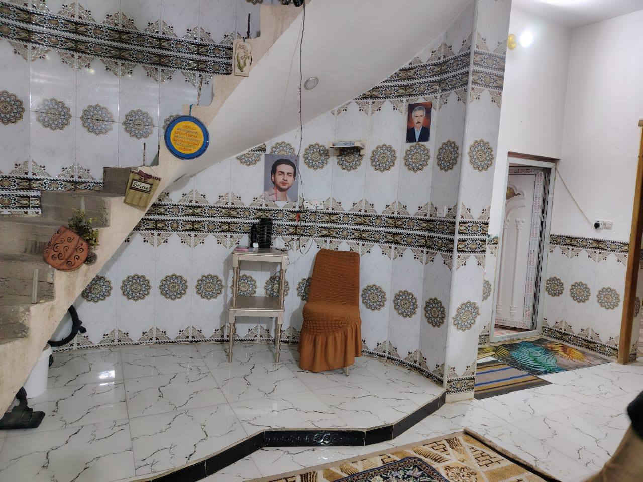 السلام عليكم بيت البيع بحي موظفين بل 6000 بدايته البيت غرفتين جوه وغرفتين وحمام مطبخ فوك بس مكاملات باقي بس لبخ وكاشي وستقبال وصلاه مثل ما موضح يمك بل صور البيت مطلوب أسكان متواجد بس تصال ***********
