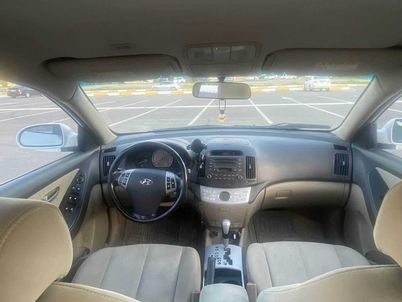 ئاڤانتی موديل :- ٢٠٠٧ بڕاوە
مه كينه ١٦ دكشن به رز ، ١٦٠ هەزار ڕۆشتووە
ته بريد لەمس ، ئاوێنه شه فت ،كوشن هيتەر…
سقفى شووشه بێ بۆیاخە ,گێڕ و مه كينه به شەرت 
 بەردی گزۆز بەشەرت چوار تایە و سپێری نوێ
خایسی نیە شوێن براوەش جوان دوراوەتەوە 
تەبرید سارد و گەرم و ads بەشەرت
سەیارەی دەستی خۆمە سەنتێک مەسفرەی نیە
نرخی :-٥٨ گەلا  ژ.مۆبایل :- ***********
