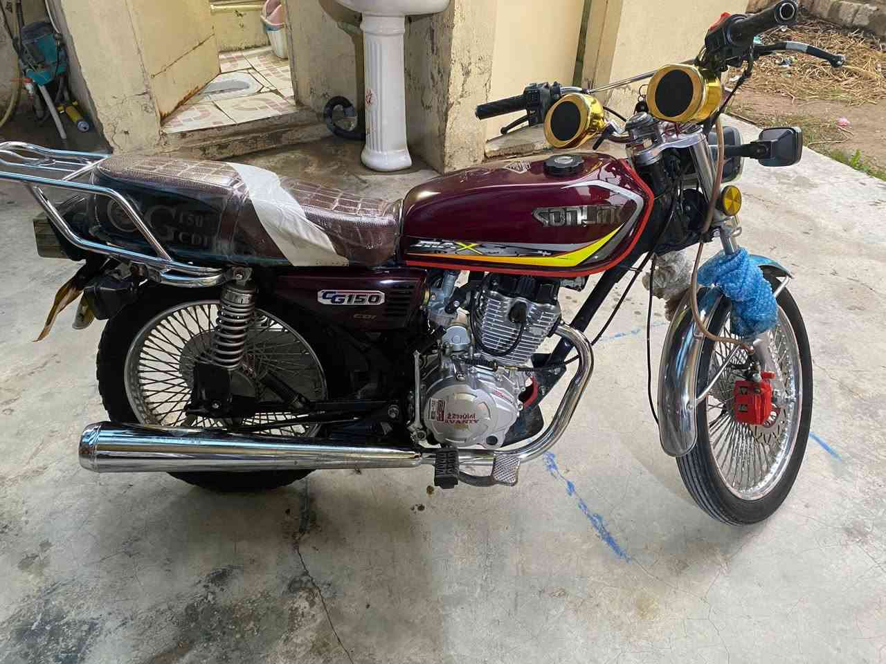 السلام عليكم.  موطور للبيع. شغال. شرط. بصمه يشتغل من بعد الموطور جديد متعوب علي. محرك. ما مفتوح. السعر اتصل ***********
