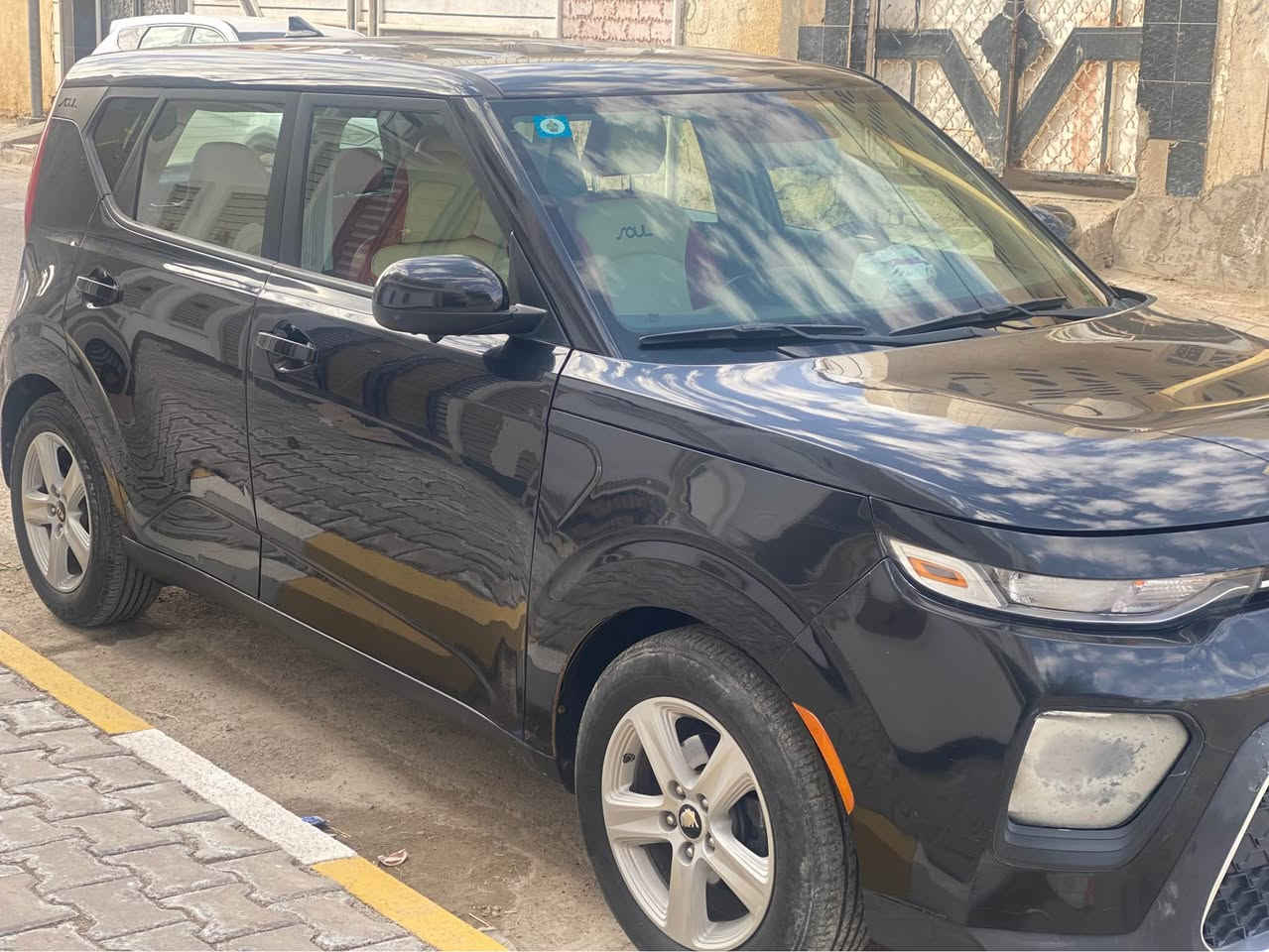 السلام عليكم 
كيا صول 2020 للبيع
السيارة وارد امريكي حادثها جداً بسيط ومرفق بالمنشور
المحرك 2000 دوش
ماشية 71 الف km
بأسمي تحويل مباشر
السيارة فول عدا الفتحة
نظام كاميرات 360 درجة امامي خلفي جانبي
مكان السيارة واسط / الكوت / مركز المدينة
سعر السيارة 143 وبيها مجال بسيط 
للاستفسار الاتصال على الرقم 
*********** دهل اوران, واسط
