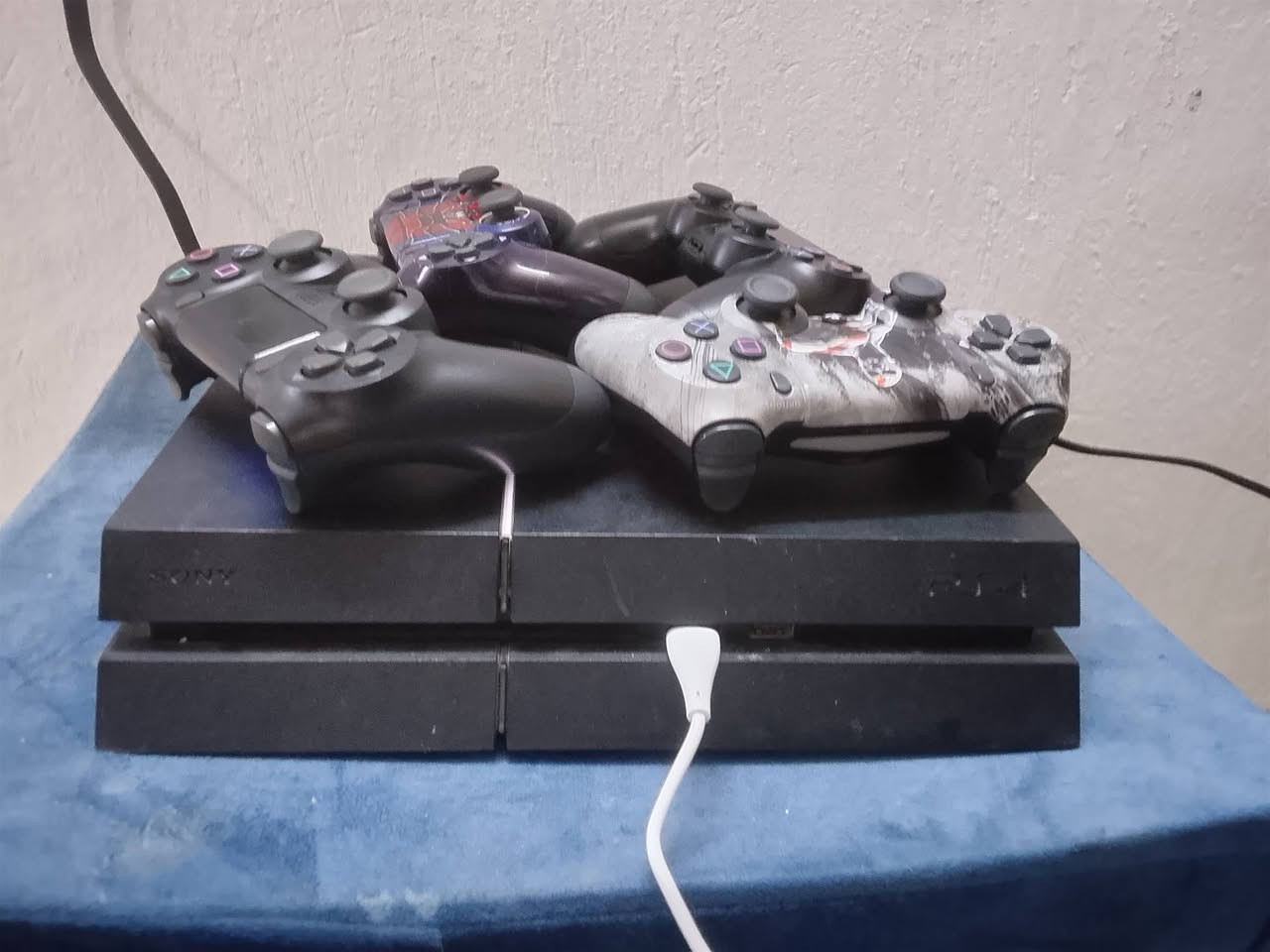 بلي 4 مهكر ولعبات بي 11 جوستكات 4 اصليه‏‪***********‬‏
