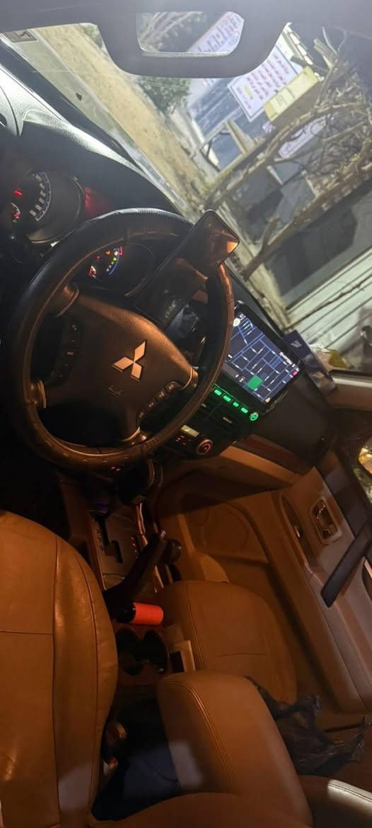 🔥 للبيع فقط – باجير2008 وارد خليجي – نظيفة جداً
✔️ بدون حادث
✔️ بدون صبغ 
✔️ محرك 3800 V6
✔️ عداد 193,000 كم فقط

⸻

⭐ المواصفات والتجهيزات:
 • تحكمات ستيرن
 • كشنات جلد
 • كشنات تدفئه تبريد
 • حساسات خلفية
 • كامرة خلفية
 • داخلية لون بيج
 • زنون عالي ناصي
 • لد نهاري
 • مرايا كهرباء + إشارات بالمرايا
 • ثلاث قطع تبريد
 • سبعة راكب
 • فورويل دبل (4×4)
 • كروز كنترول

⸻

📌 

رقم بغداد الانكليزي الجديد باسمي – تحويل مباشر.

⸻

💰 السعر:

125$ للبيع فقط وبيها مجال 
بدون مراوس

⸻

📍 مكان السيارة:

بغداد – السيدية 

⸻

📞 للاستفسار والاتصال:

***********
