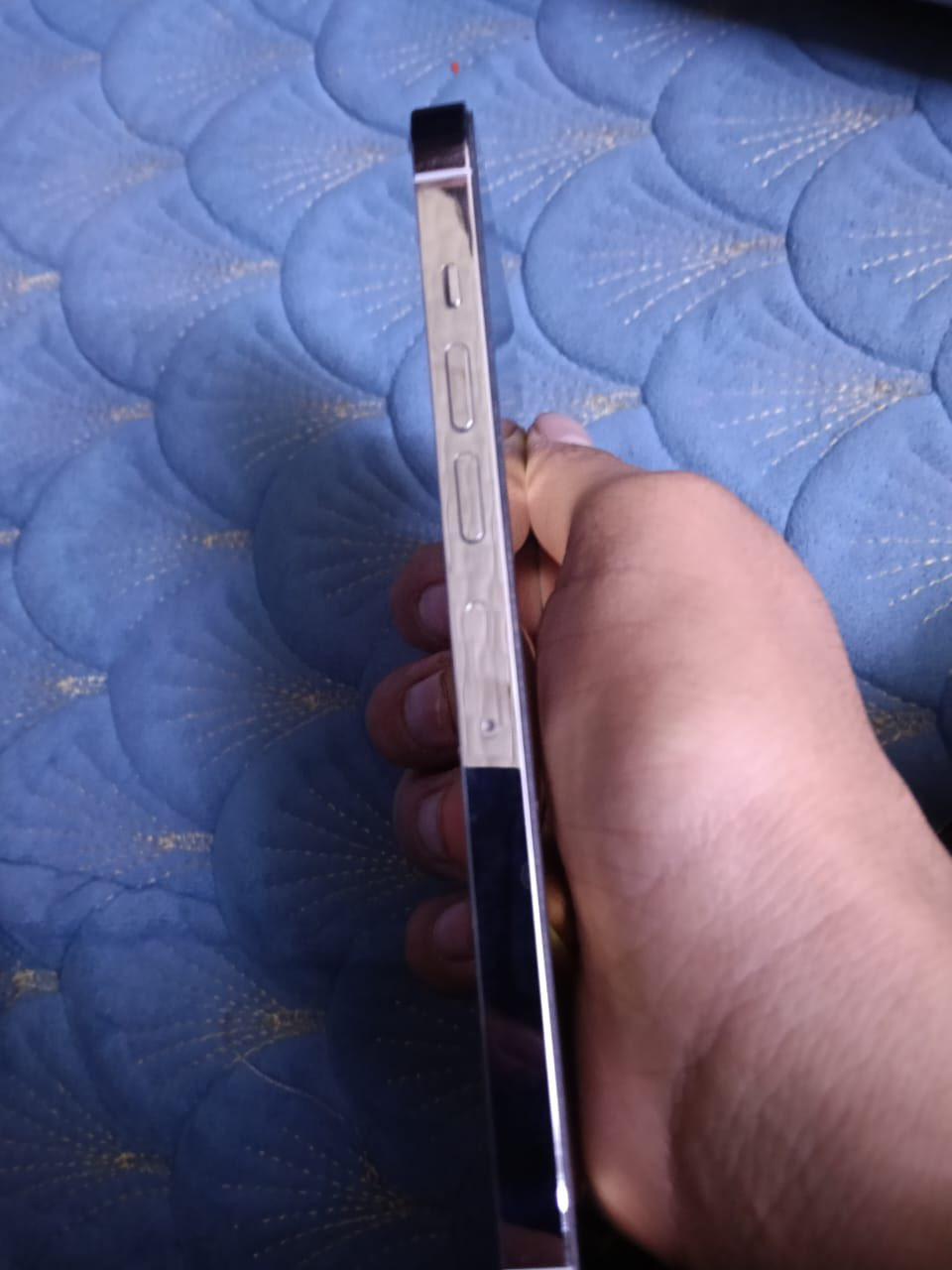 سلام عليكم 13 برو ماكس ابيض شخط ما بي ذاكره 256 بطاريه 91 بلاديه وتر بروف كلشي ما مبدل بي مكان بغداد سعر 725      ***********
